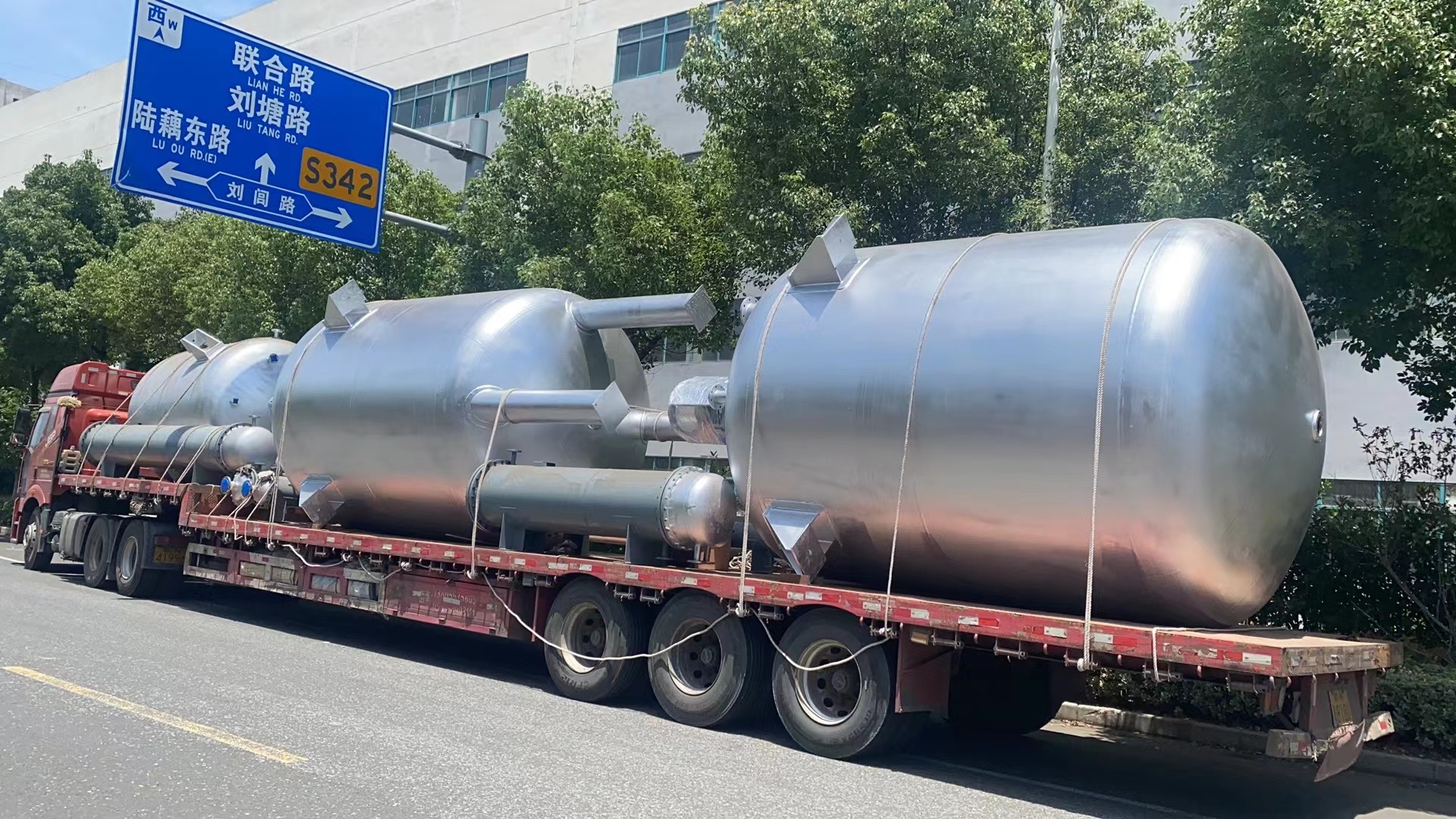 緊鑼密鼓、保質提效,化工成套配套雙酚S項目設備連夜發貨 緊鑼密鼓、保質提效,化工成套配套雙酚S項目設備連夜發貨